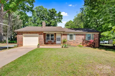 3430 Dallas St, Lenoir, NC 28645