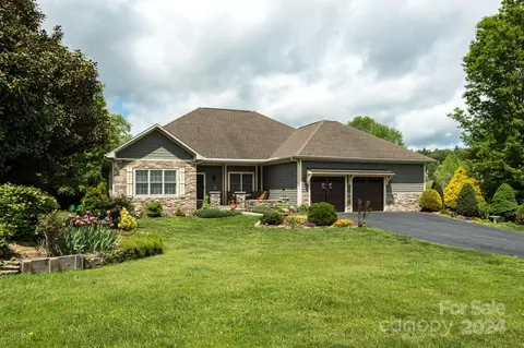 138 Saddle Club Ln, Hendersonville, NC 28739
