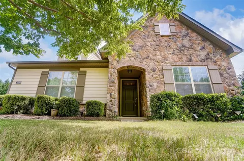 3800 Halcyon Dr, Huntersville, NC 28078