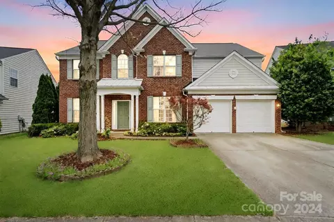 2411 Red Birch Dr, Charlotte, NC 28262