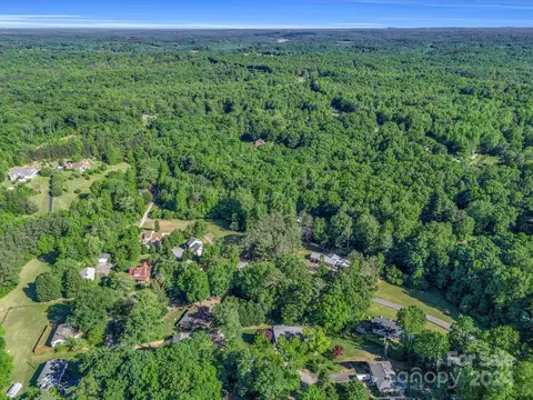 000 Paula Dr, Columbus, NC 28722