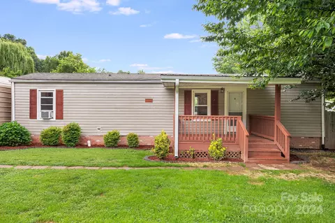 46 Government St, Waynesville, NC 28786