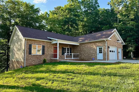 111 Eastwood Village Ct, Hudson, NC 28638