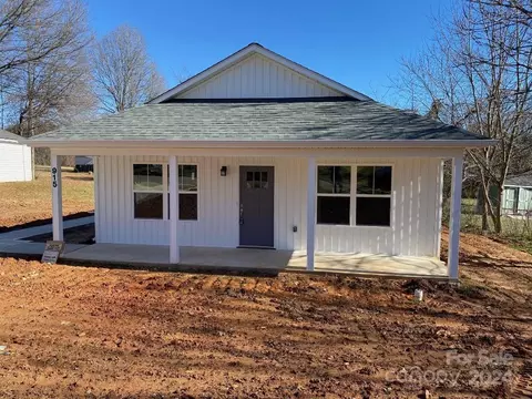 1021 Adams St, Statesville, NC 28677