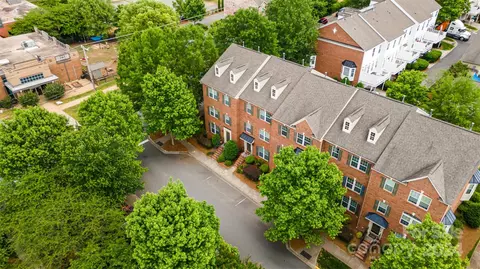 764 Naramore St, Davidson, NC 28036