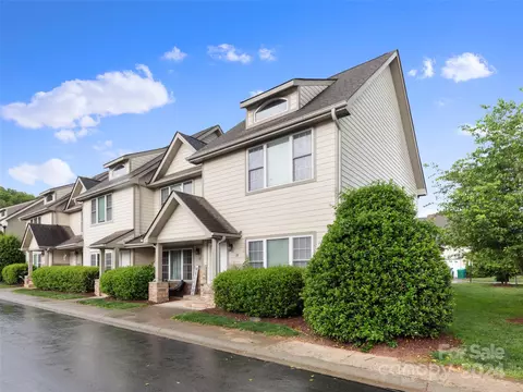 24 Rotunda Cir, Asheville, NC 28806