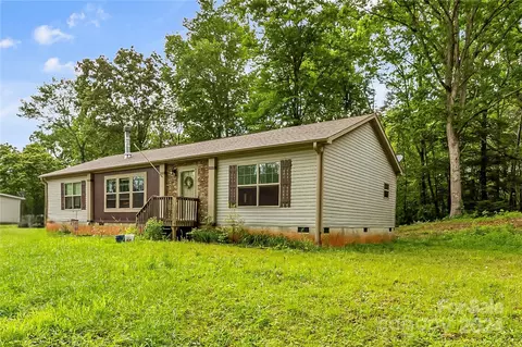 26 Spring St, Candler, NC 28715