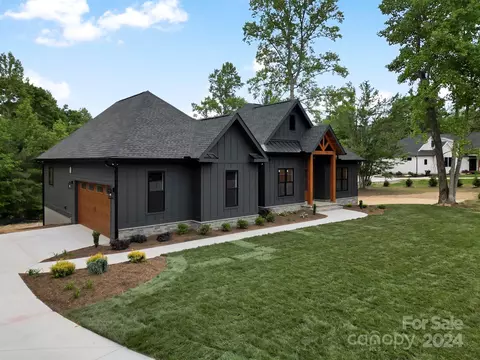 475 Morning Air Ln, Hendersonville, NC 28792