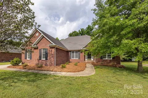 8230 Ferrell Pl, Harrisburg, NC 28075