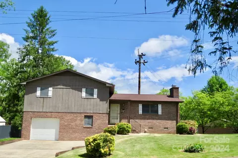 136 White Oak Ln, Brevard, NC 28712