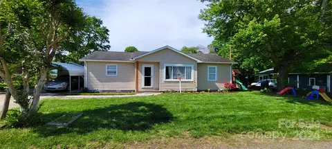 2104 Brown Pl, Lenoir, NC 28645