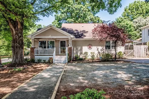 702 Carpenter Ave, Mooresville, NC 28115