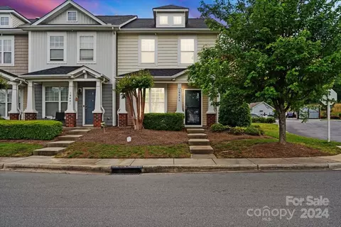 10435 Cooks Way Dr, Charlotte, NC 28216