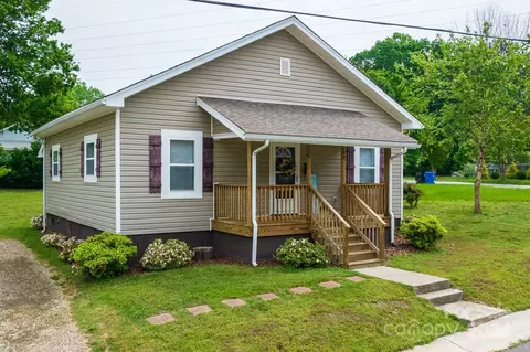 416 Dingler Ave, Mooresville, NC 28115