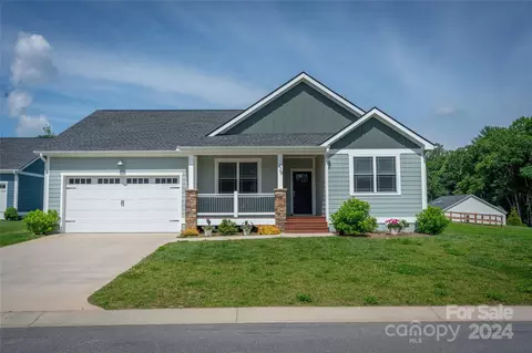 419 Windy Acres Knoll Dr, Hendersonville, NC 28792