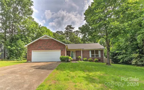 2018 Brandywine Dr, Matthews, NC 28105