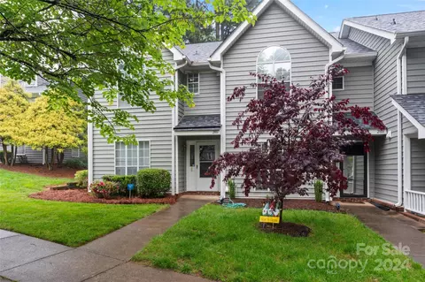 2816 Iron Gate Ln, Charlotte, NC 28212