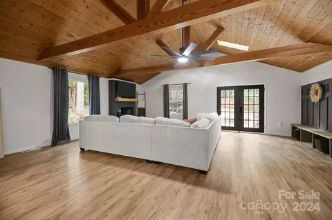 313 Settlement Dr, Midland, NC 28107
