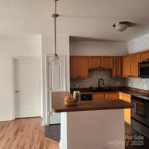 202 Brickton Village 305 Cir #305, Fletcher, NC 28732