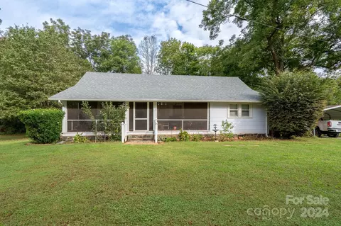 119 E May St, New London, NC 28127