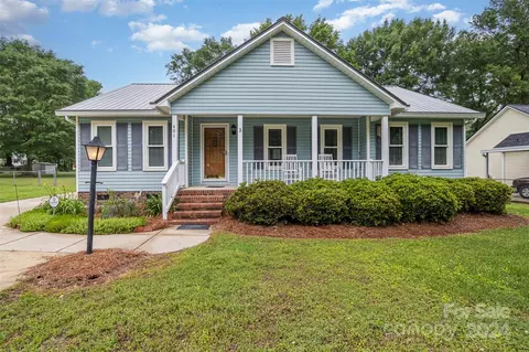 401 Woodside Dr, Harrisburg, NC 28075