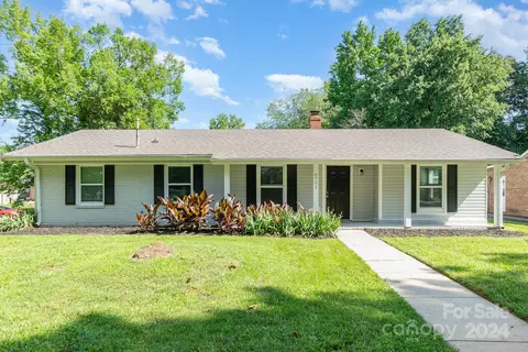 6701 Woodfield Dr, Charlotte, NC 28215