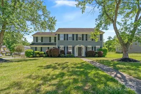 2016 Teresa Jill Dr, Charlotte, NC 28213