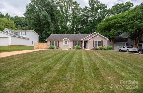 8110 Maxwelton Dr, Huntersville, NC 28078