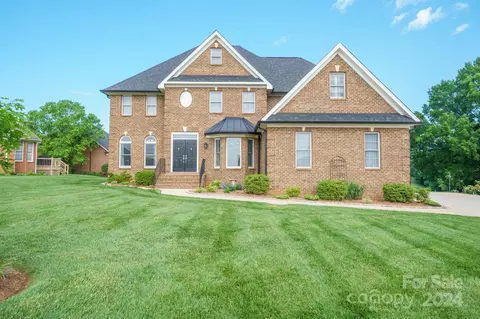 151 Club House Dr, Statesville, NC 28677