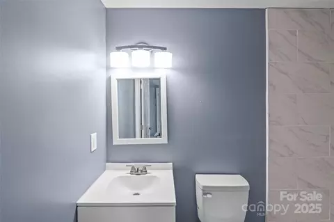 Bath - 37 Knox St, Salisbury, NC 28144 photo 1 of 2