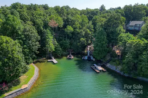 1600 Lillians Point Ct, Morganton, NC 28655