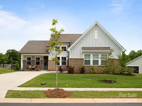 8010 Green Heron Ct, Belmont, NC 28012