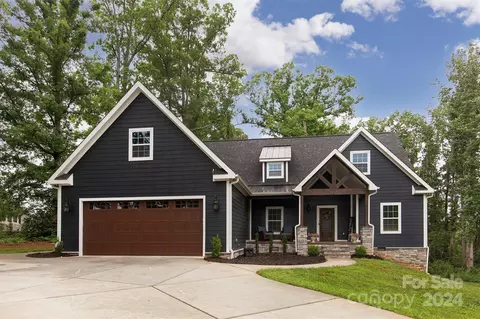930 Cason St, Belmont, NC 28012