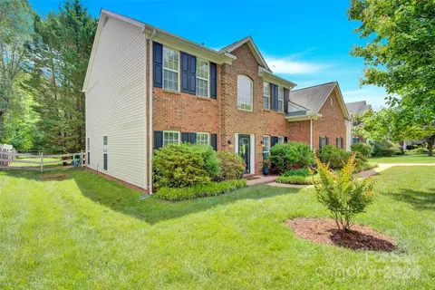 6107 Lowergate Dr, Waxhaw, NC 28173