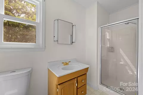 Bath - 1200 Laurel Ave, Lancaster, SC 29720 photo 1 of 2
