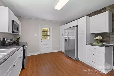 Kitchen - 1200 Laurel Ave, Lancaster, SC 29720 photo 2 of 2