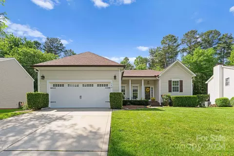 142 Broken Pine Ln, Mooresville, NC 28117