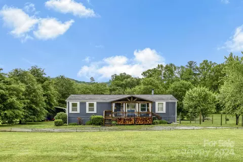 84 Hawk Meadow Dr, Hendersonville, NC 28792