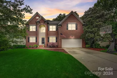 8906 Hammersley Dr, Waxhaw, NC 28173