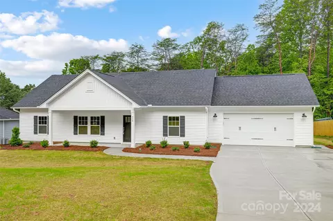 930 Westminster Dr, Statesville, NC 28677