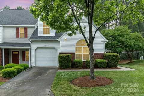 10053 University Park Ln, Charlotte, NC 28213