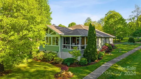 681 Pinnacle Peak Ln, Flat Rock, NC 28731