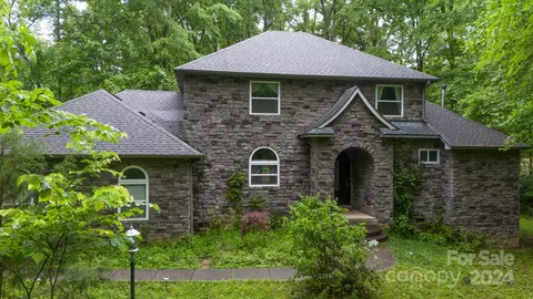 3303 Greenhurst Dr, Matthews, NC 28104