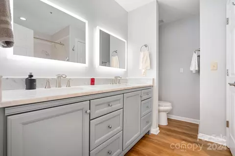 Bath - 18655 Vineyard Point Ln, Cornelius, NC 28031 photo 1 of 3