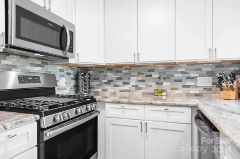 Kitchen - 18655 Vineyard Point Ln, Cornelius, NC 28031 photo 3 of 3