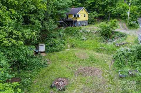 227 Simmons Rd, Burnsville, NC 28714