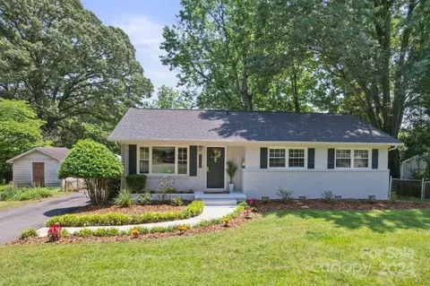 6723 Woodstock Dr, Charlotte, NC 28210