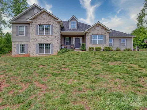 242 Bluegill Ln, Statesville, NC 28625