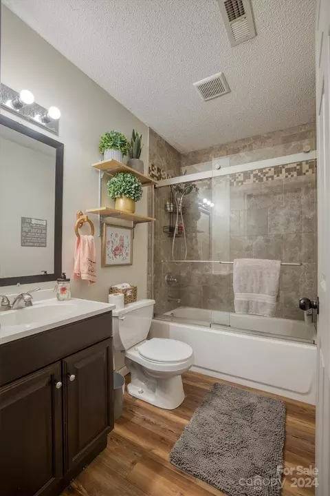 Bath - 5260 Eider Ln, Granite Falls, NC 28630 photo 1 of 2