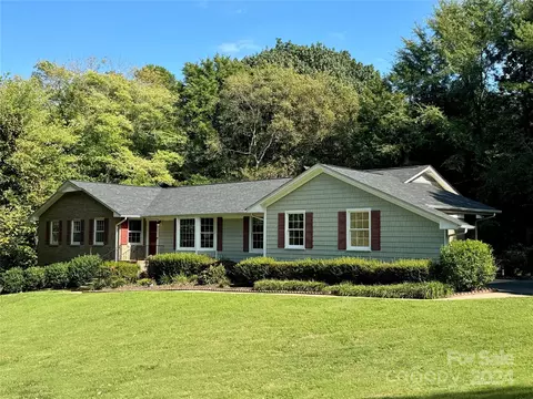 889 Burrage Rd, Concord, NC 28025